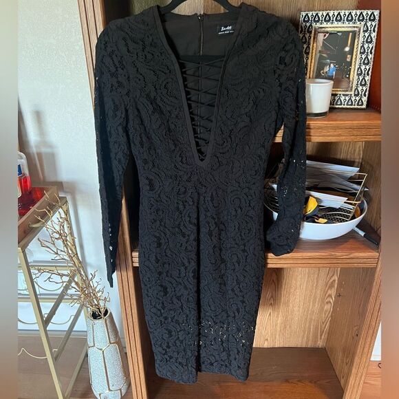 BARDOT PLUNGE LACE MIDI DRESS. - Picture 3 of 4